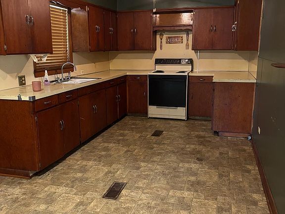 4th image of 808 SW 4th St