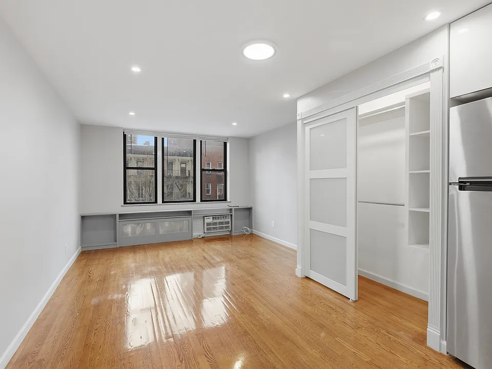1628 2nd Ave #4B