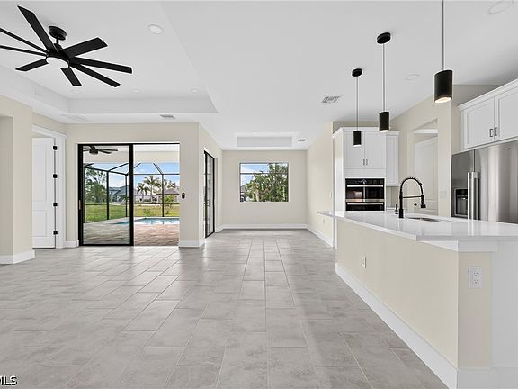 5th image of 817 NW 38th Pl