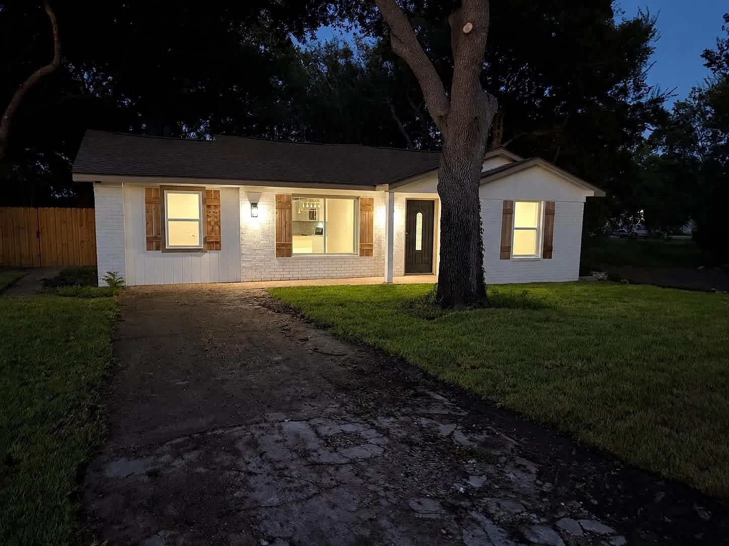 3 bed, 2.0 bath, 1776 sqft, $1,850 — Photo 1