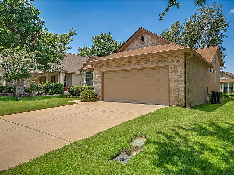 112 Bluebell Dr — Photo 3