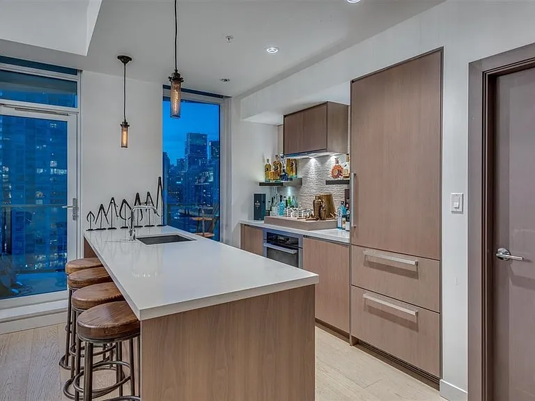 68 Smithe St #2015 — Photo 6