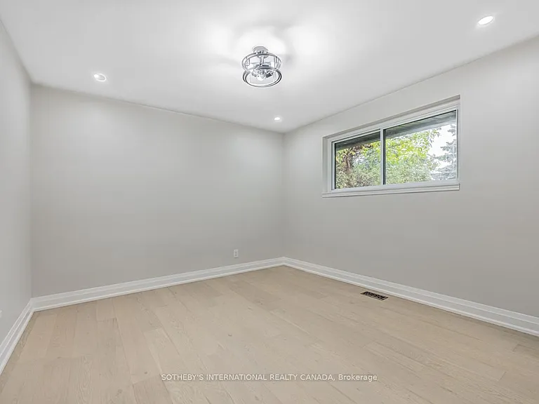 222 Hammersmith Ct #UPPER — Photo 12