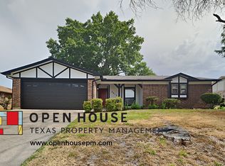 2613 Pebblestone Ln, Bedford, TX 76021