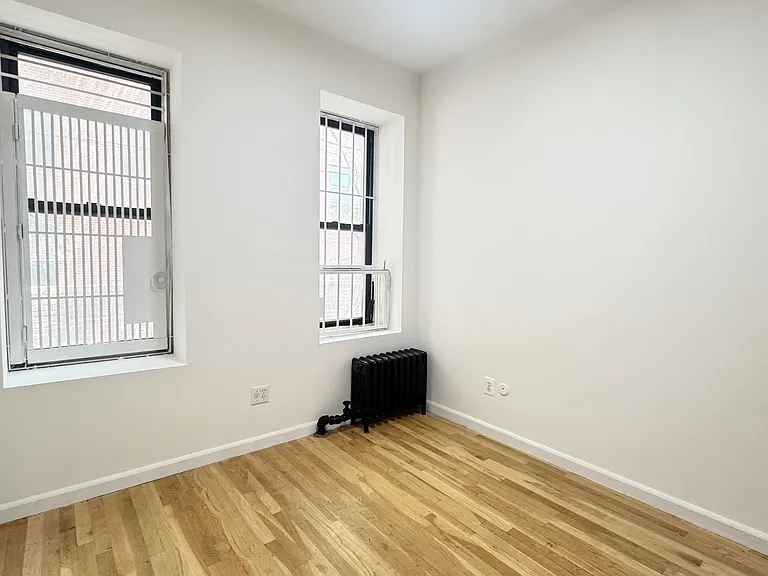 325 E 21st St #5 — Photo 7
