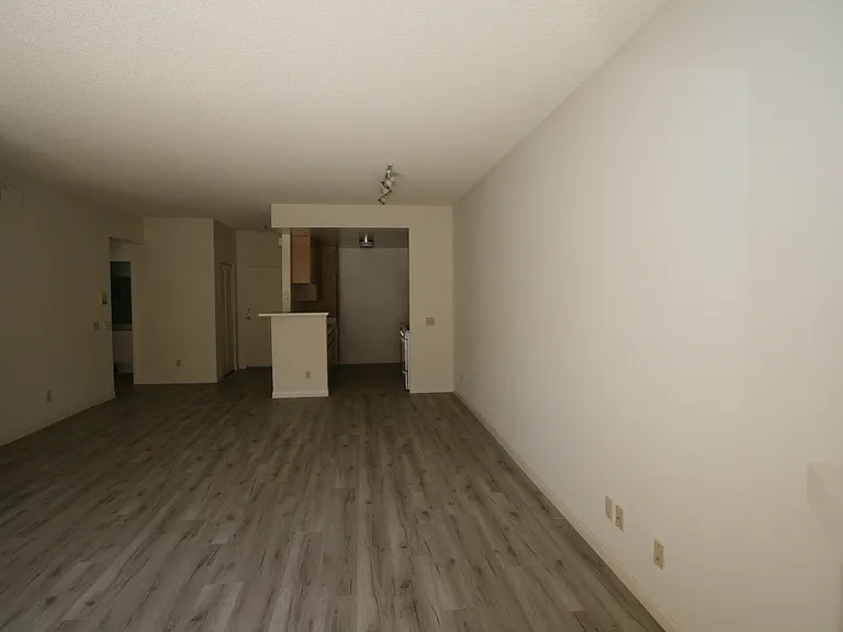 3637 Clarington Ave #112 — Photo 7