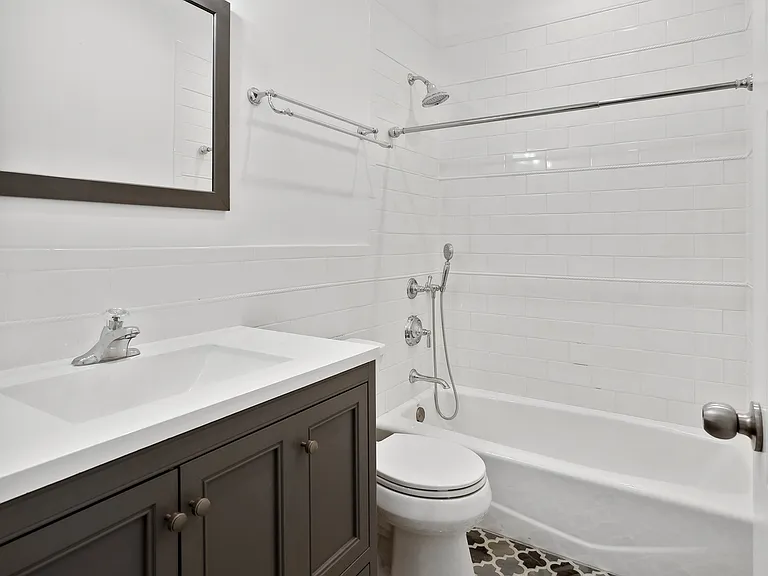 2347 W Altgeld St — Photo 9