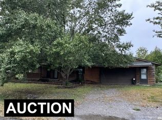 902 Old Creal Springs Rd, Marion, IL 62959