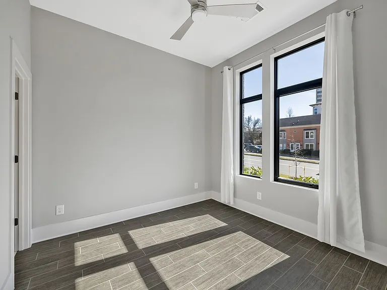 1648 19th Ave S #12 — Photo 2