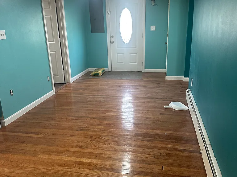 56 Howe Ave — Photo 2