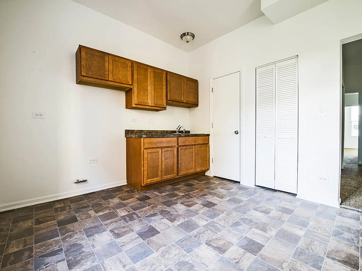 3560 W Cermak — Photo 4