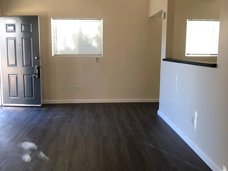 1042 E Grand Ave — Photo 2