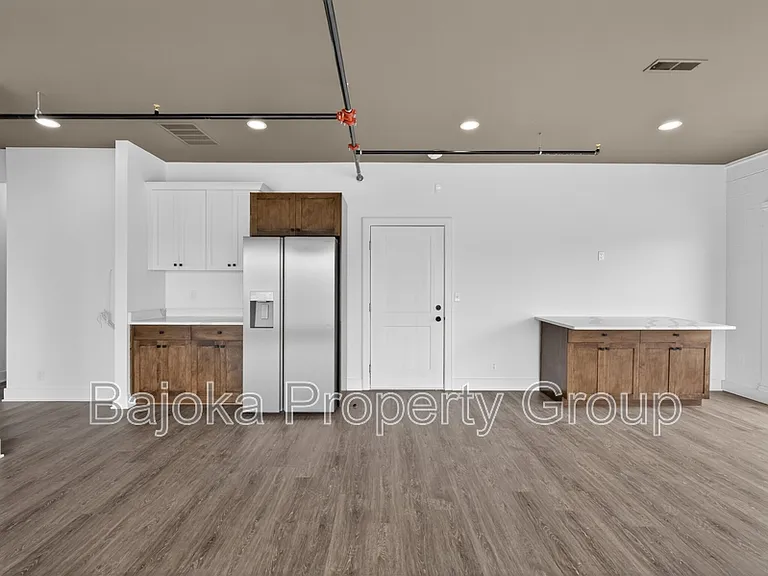 413 W Nine Mile Rd #415 — Photo 8