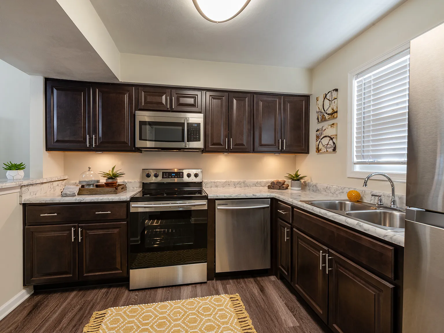 SouthRidge Apartments and Townhomes — Photo 4
