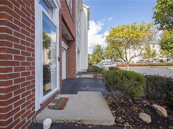 3rd image of 5 Willow Dr