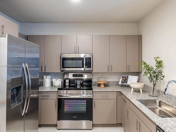 3rd image of 628 NE 2nd St #102