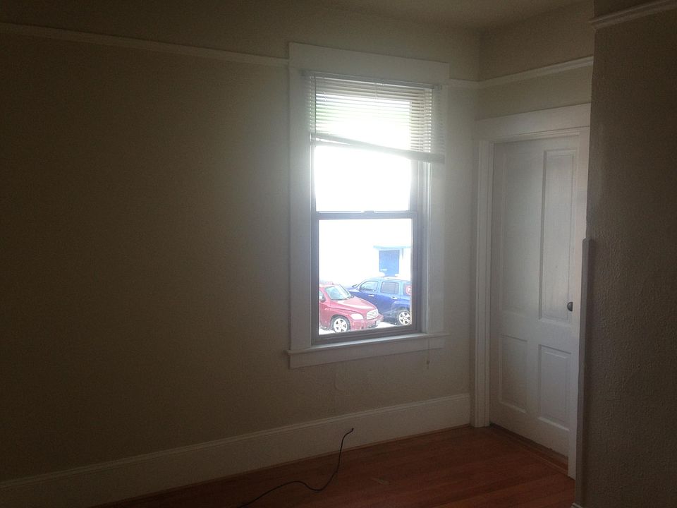 middle bedroom