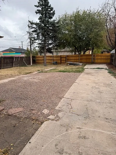 3 bed, 1000 sqft, $2,300 — Photo 3