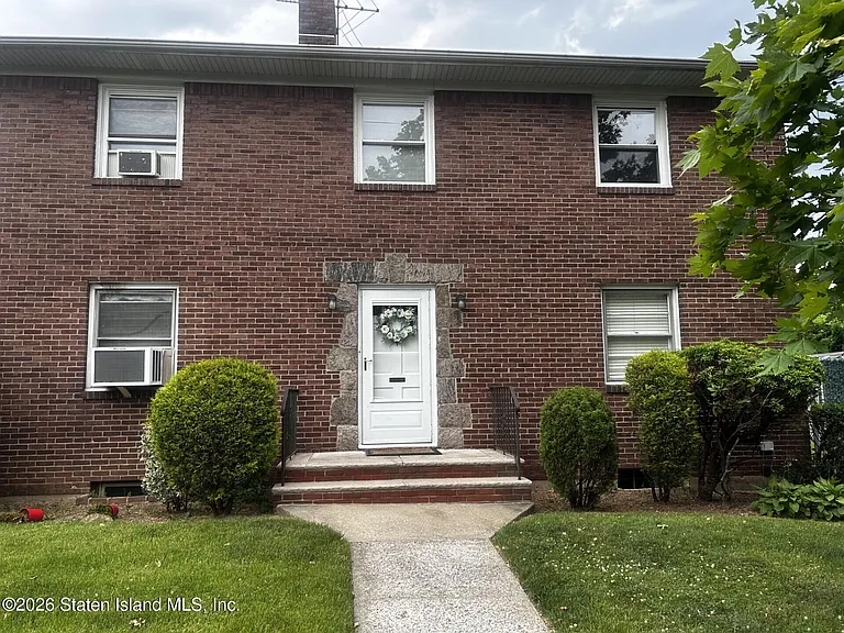 204 Ross Ave — Photo 1