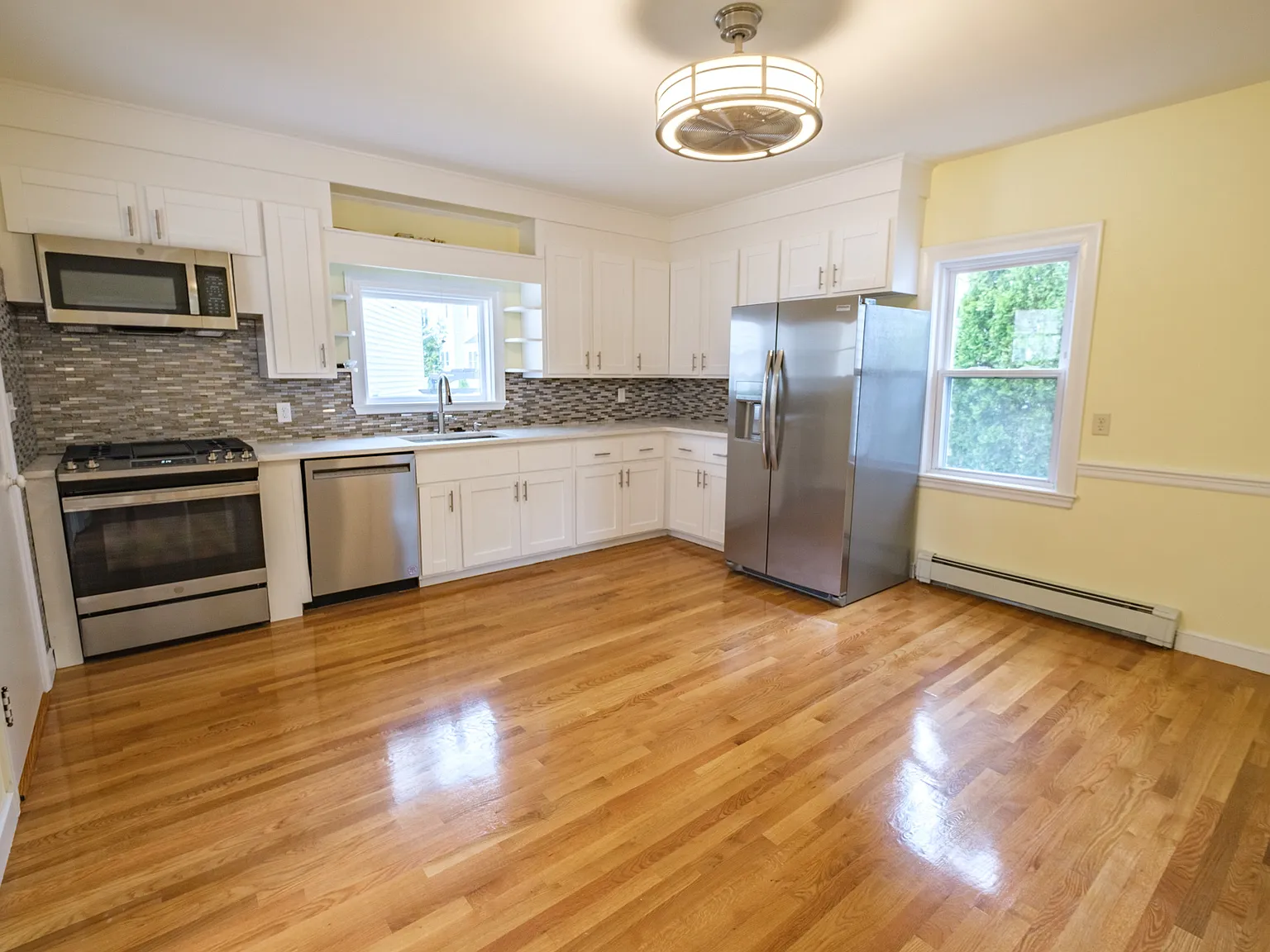 3 bed, 2000 sqft, $5,250 — Photo 2