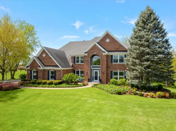 6N372 E Ridgewood Dr, St Charles, IL 60175