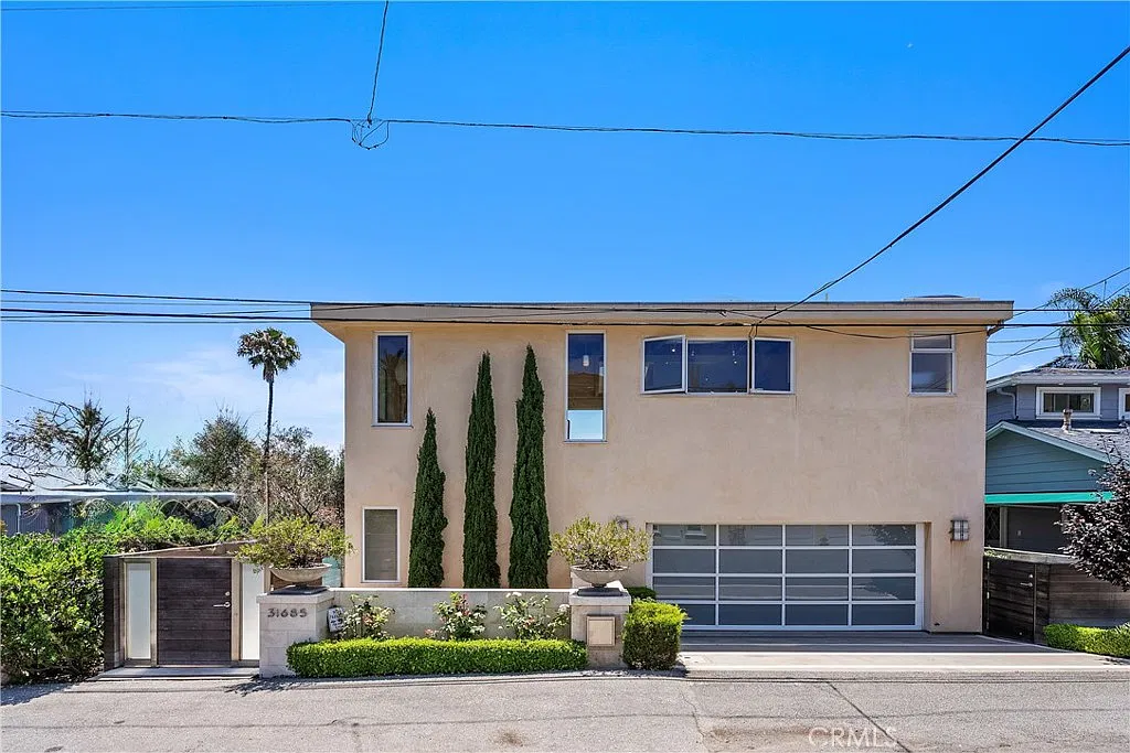 2 bed, 1363 sqft, $6,950 — Photo 1