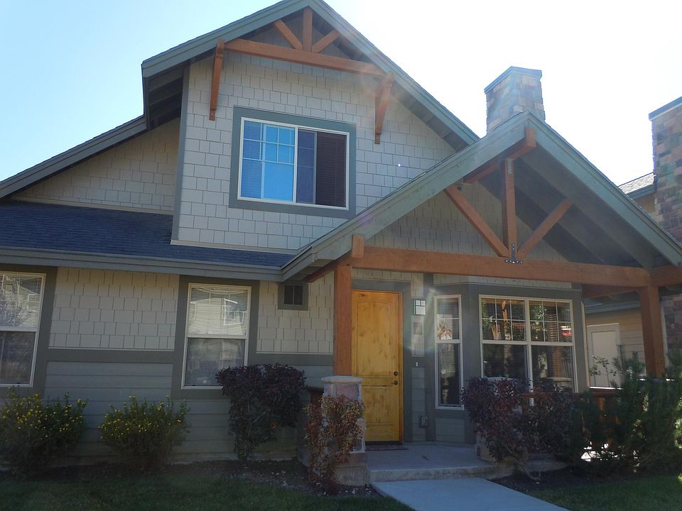 Front Entry with Glass/Screen Door and small porch