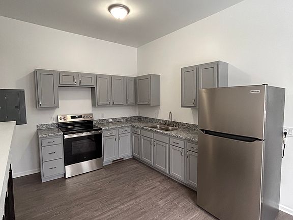 3rd image of 703 W Lovell St #F