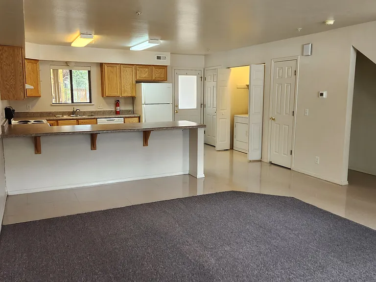 101 W Cedar Ave #2 — Photo 4