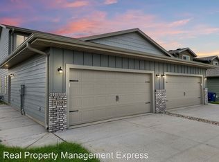2108 S Ronsiek Ave, Sioux Falls, SD 57106