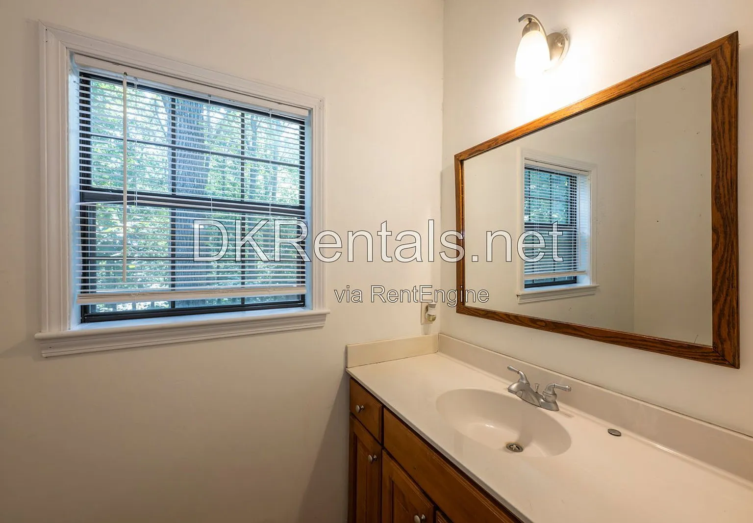 4 bed, 3.5 bath, 3916 sqft, $3,200 — Photo 4