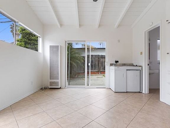 3rd image of 222 Avenida Cabrillo APT D