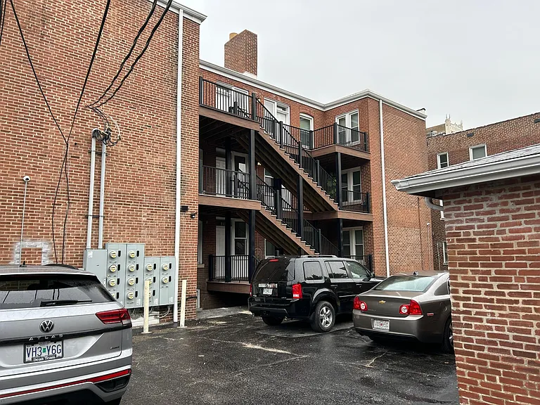 6252 Northwood Ave #301 — Photo 2