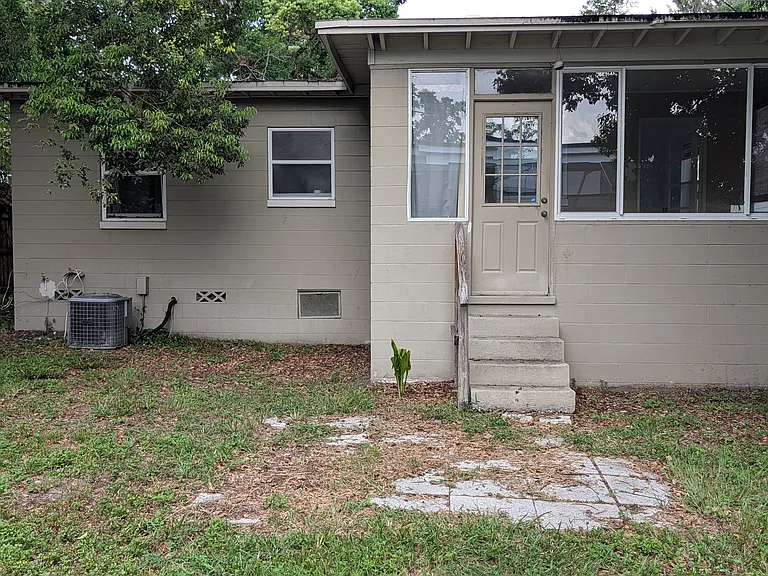 811 Putnam Ave — Photo 3