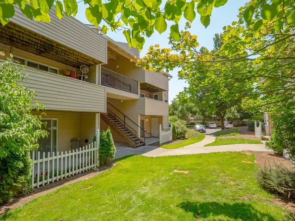 16924 SE Powell Blvd #32, Portland, OR 97236