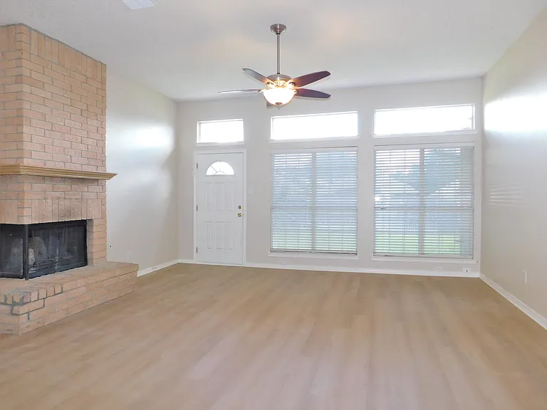2409 Westview Trl — Photo 6