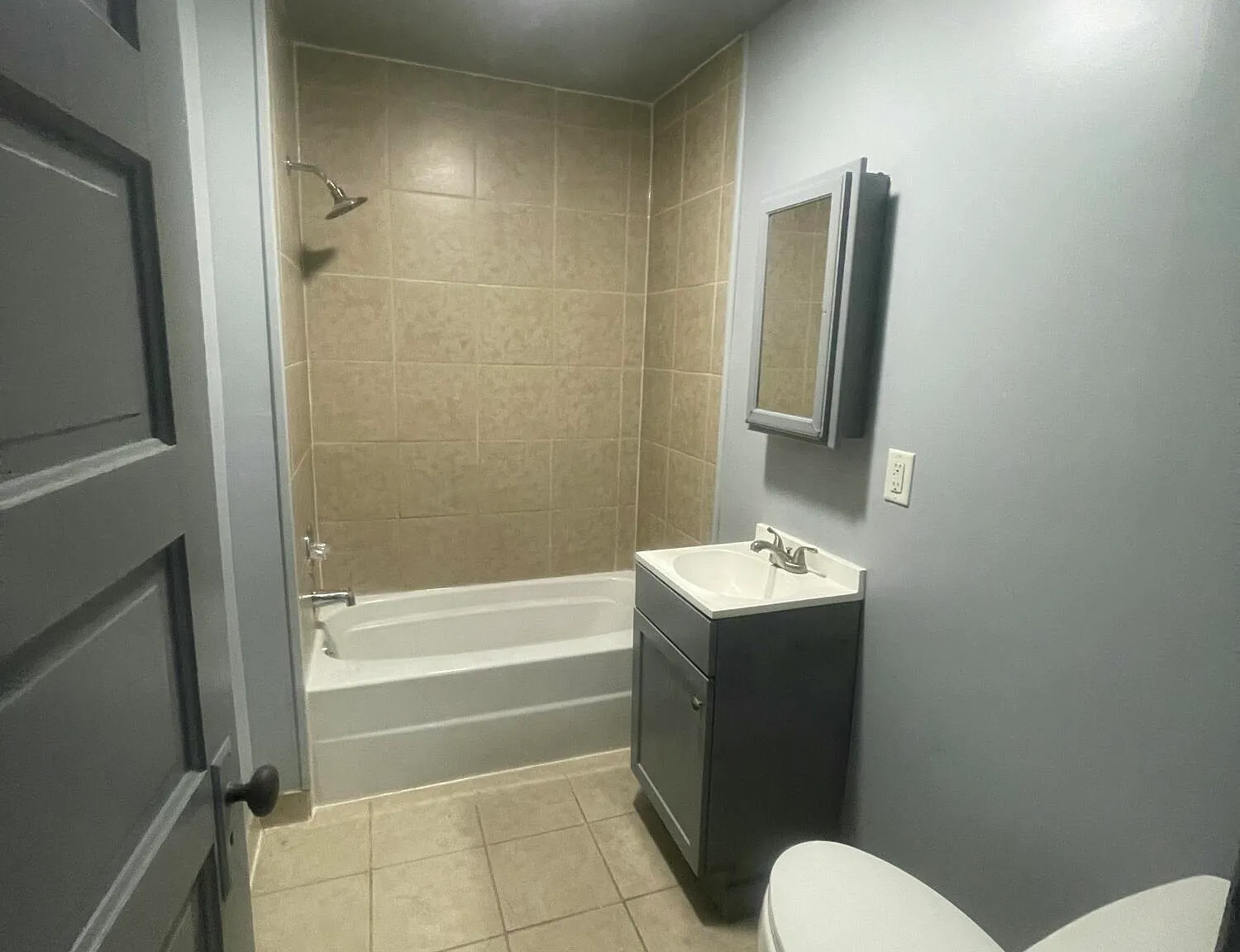 3 bed, 1100 sqft, $1,200 — Photo 4