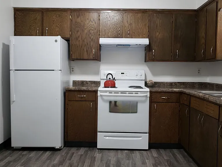 904 Thomas Ave NE — Photo 2