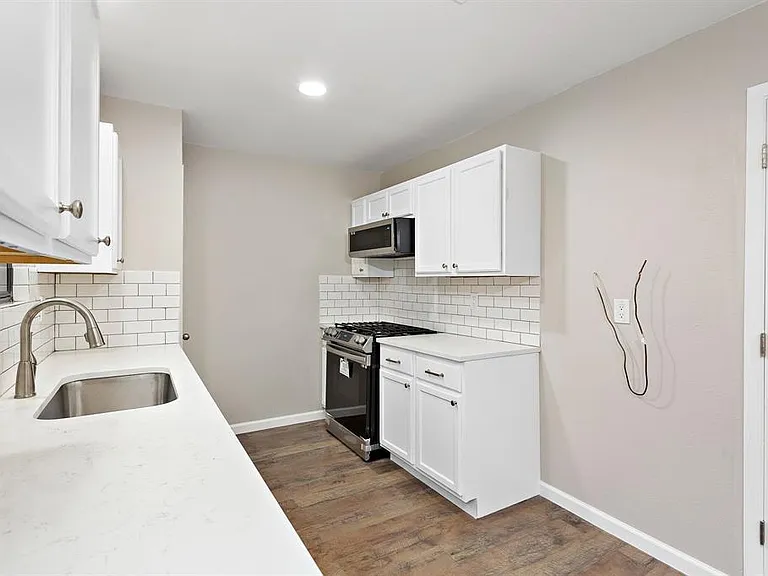 1905 Farnswood Dr — Photo 9