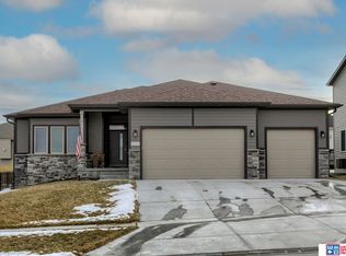 6525 Monarch Dr, Lincoln, NE 68516