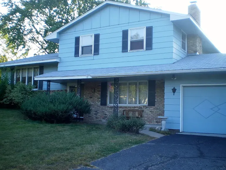 7725 Tessman Dr N — Photo 3