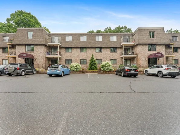 59 School St APT B-15, Northborough, MA 01532