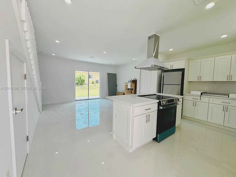 8005 NW 14th Ct — Photo 4