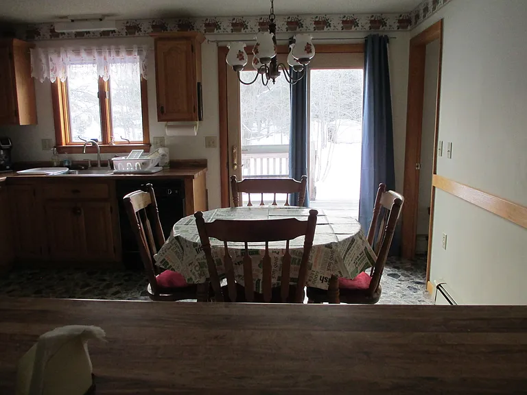 742 Essex St — Photo 16
