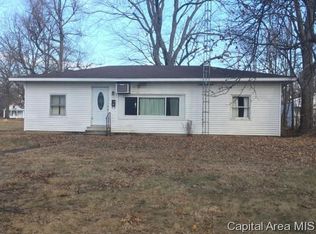 917 E Thompson St, Taylorville, IL