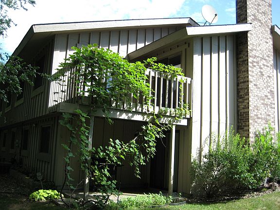 Private Treed Back Yard