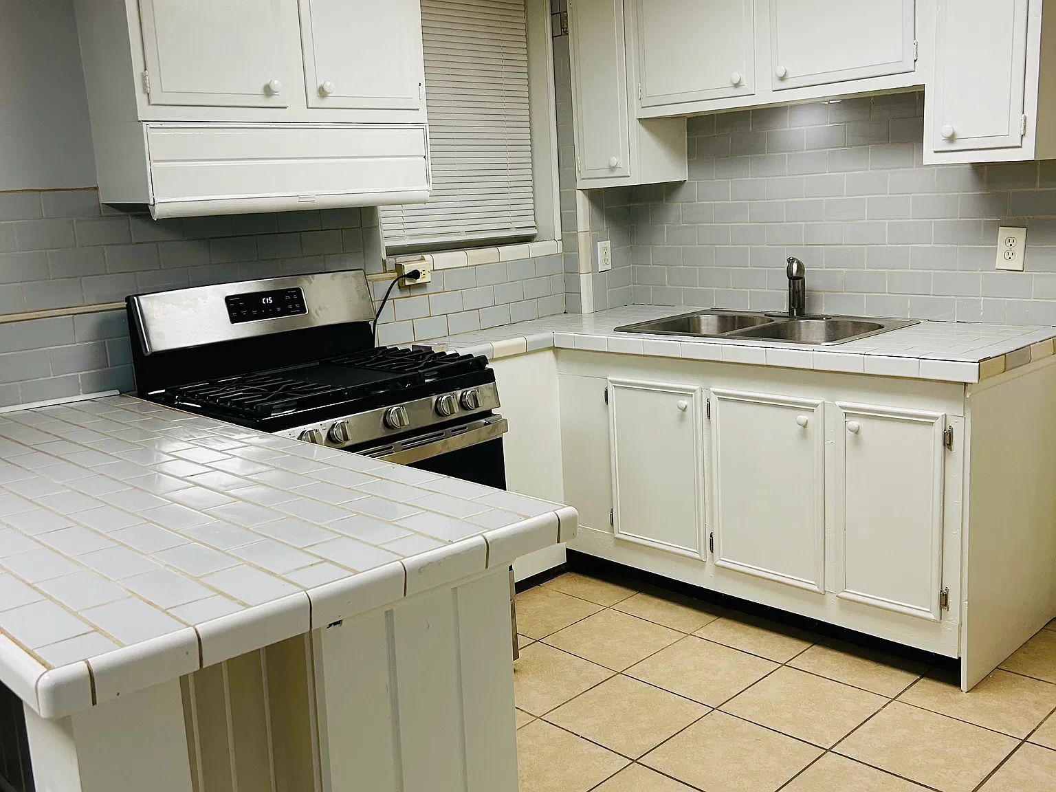 1 bed, 900 sqft, $975 — Photo 3