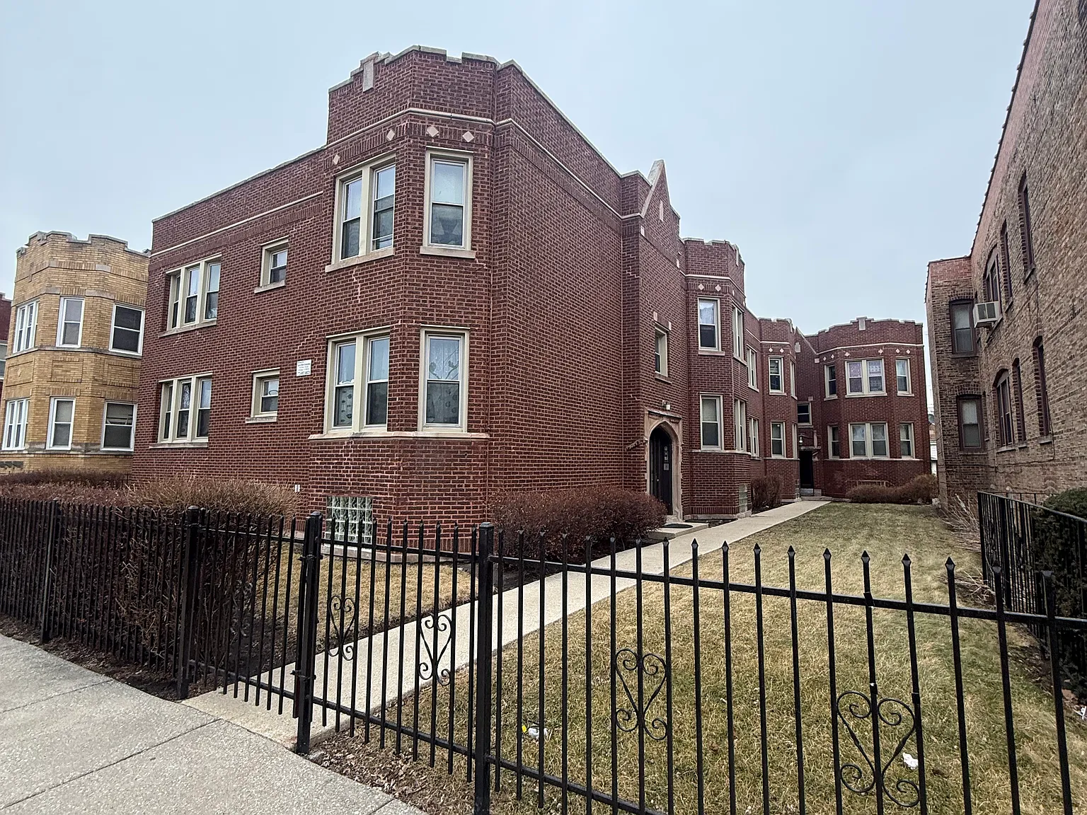 1 bed, 1050 sqft, $1,300 — Photo 1