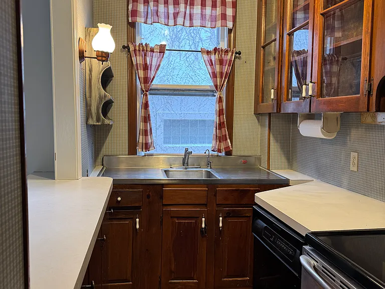118 Franklin St #1 — Photo 13