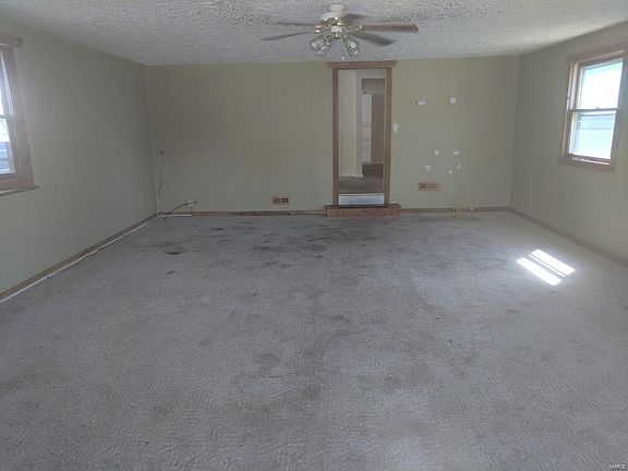3rd image of 213 Luella Ave